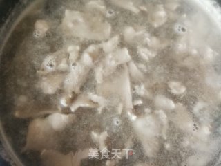 蚝油炒肉片的做法步骤：1
