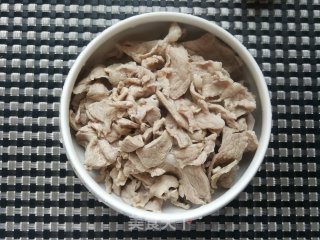 蚝油炒肉片的做法步骤：2