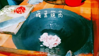 超级下饭的家乡美食——腌菜烧肉的做法步骤：1