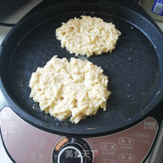 土豆丝早餐饼-土豆丝竟有这么多吃法，还这么方便又美味？的做法步骤：3