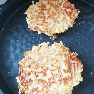 土豆丝早餐饼-土豆丝竟有这么多吃法，还这么方便又美味？的做法步骤：4