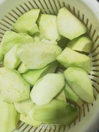 茄烧鲈鱼的做法步骤：2