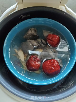 人参红枣乌鸡汤的做法步骤：3