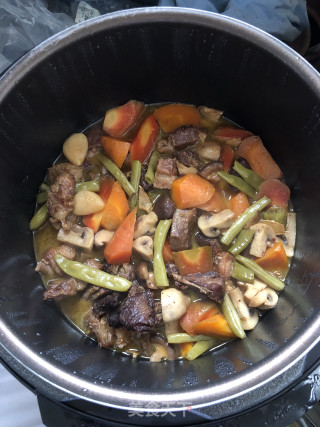 大块牛肉清烧时蔬的做法步骤：8