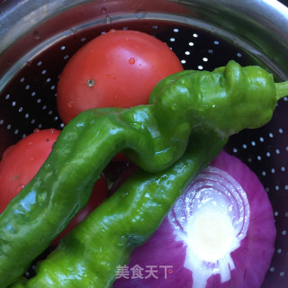 番茄炒洋葱丝的做法步骤：1