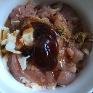 孜然青椒炒肉的做法步骤：3