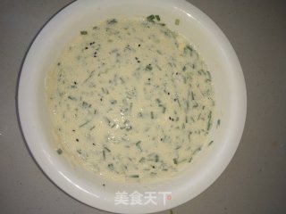 韭菜鸡蛋饼的做法步骤：2