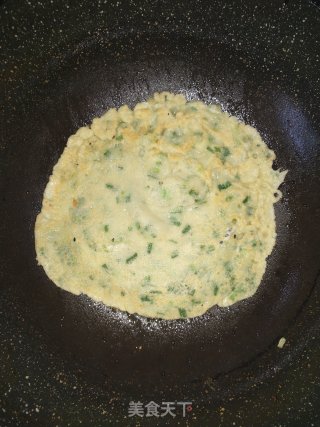 韭菜鸡蛋饼的做法步骤：4