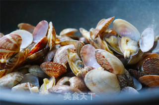 爆炒花甲的做法步骤：4
