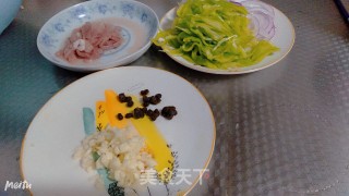 青椒肉丝的做法步骤：1