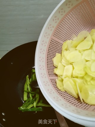红烧土豆片的做法步骤：3