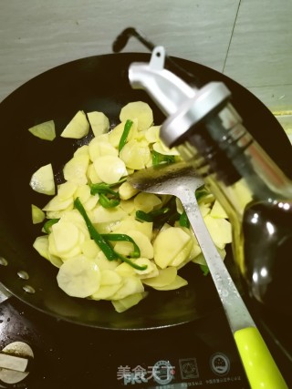 红烧土豆片的做法步骤：6