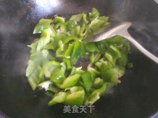 青椒炒腐竹的做法步骤：7