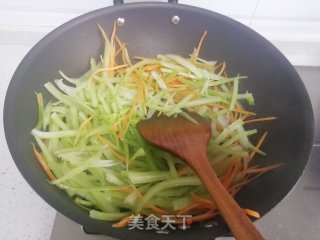 胡萝卜炒芹菜的做法步骤：4