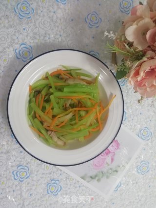 胡萝卜炒芹菜的做法步骤：6