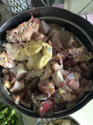 胡萝卜烧鸡的做法步骤：1