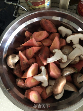 胡萝卜烧鸡的做法步骤：2