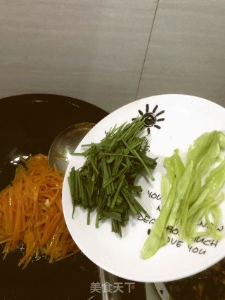 韭菜炒胡萝卜丝的做法步骤：4