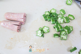 12个月以上辅食西蓝花肉松卡通青蛙饭团的做法步骤：2