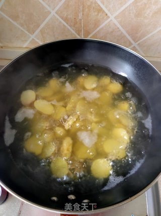炕土豆的做法步骤：2