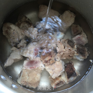 玉米胡萝卜龙骨汤的做法步骤：6
