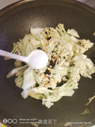 肉丝炒花菜的做法步骤：7
