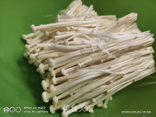 凉拌金针菇的做法步骤：1