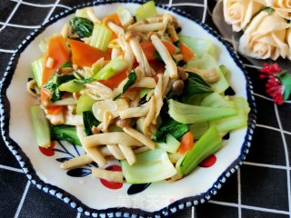 蟹味菇炒油菜的做法步骤：15