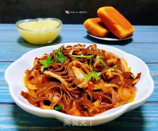 洋葱爆炒牛百叶#食物边角料做大餐#的做法步骤：12