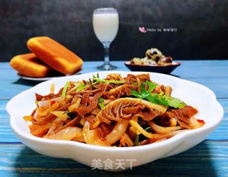 洋葱爆炒牛百叶#食物边角料做大餐#的做法步骤：14