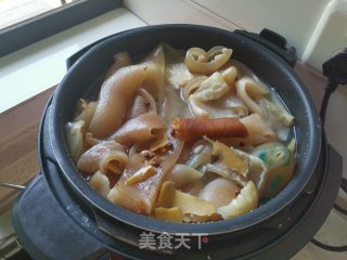 西兰花炒肉皮的做法步骤：1