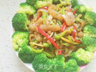 西兰花炒肉皮的做法步骤：10