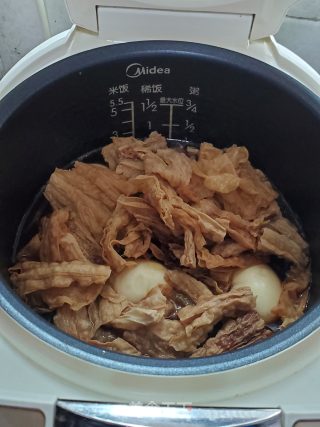 护心肉焖腐竹的做法步骤：7