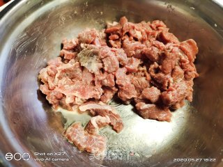 洋葱青椒炒牛肉的做法步骤：1