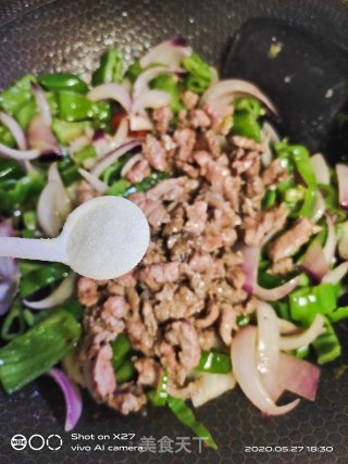 洋葱青椒炒牛肉的做法步骤：8