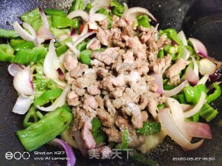 洋葱青椒炒牛肉的做法步骤：10