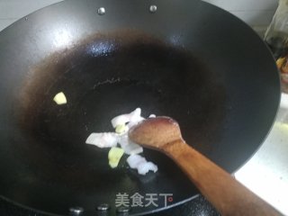 墨鱼炖肉的做法步骤：2