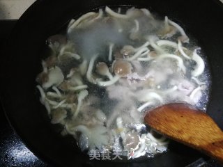 凤尾菇白菜瘦肉汤的做法步骤：4