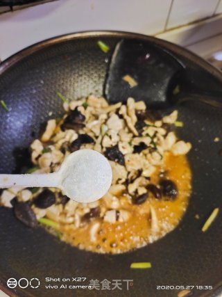 香菇炒鸡肉的做法步骤：4