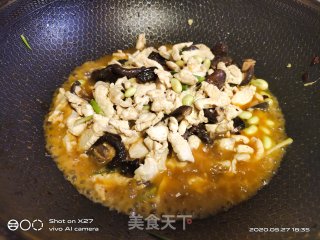 香菇炒鸡肉的做法步骤：6