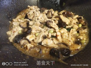 香菇炒鸡肉的做法步骤：7