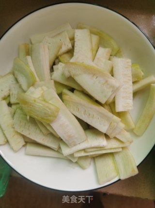 鸡蛋煮丝瓜的做法步骤：2
