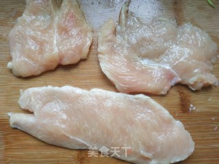 减脂鸡胸肉的做法步骤：1