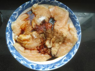 减脂鸡胸肉的做法步骤：3