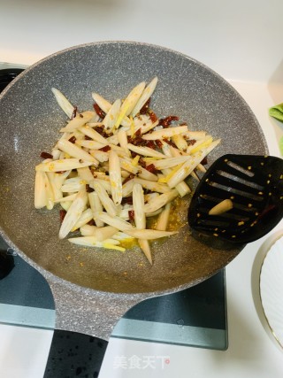 麻辣藕带的做法步骤：3