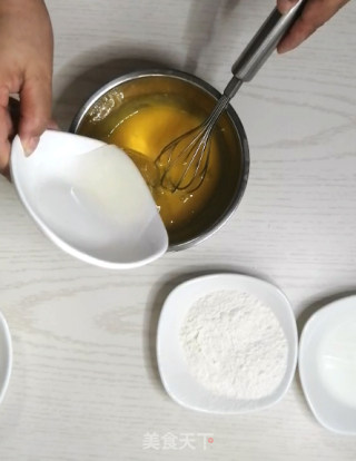 超详细解说戚风蛋糕的做法步骤：3