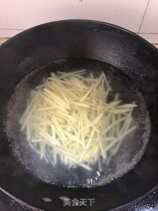 凉拌土豆丝的做法步骤：2