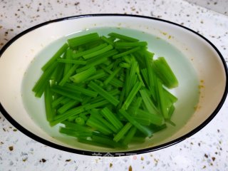 香芹拌胡萝卜的做法步骤：4