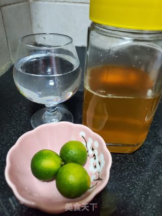 冰青柠蜂蜜水的做法步骤：1