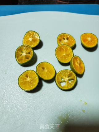 冰青柠蜂蜜水的做法步骤：2